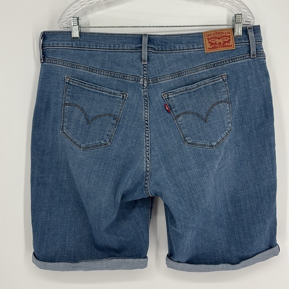 Levi's Classic Bermuda Jean Shorts Women’s Plus Size 18W in EUC! - Picture 3 of 7